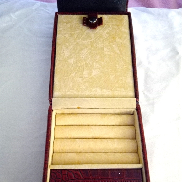 SURO CLASSICS - Vintage Real Genuine Deep Red Eurobond Leather Mini Jewelry Box - Picture 4 of 10